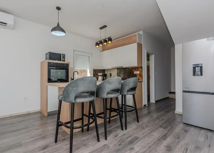 Vikendica Family Friendly House With A Swimming Pool - Lozice, - 23513 *