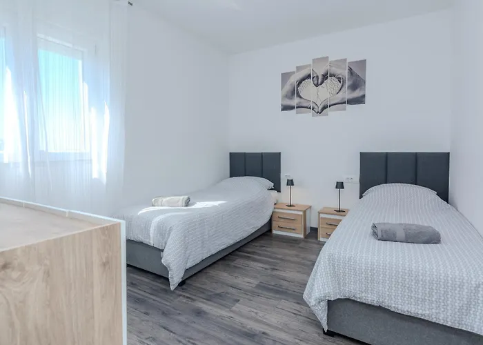 Family Friendly House With A Swimming Pool - Lozice, - 23513 *