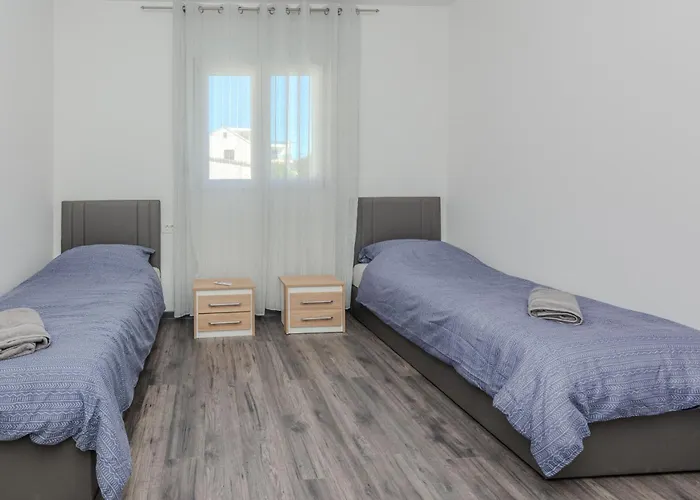 Family Friendly House With A Swimming Pool - Lozice, - 23513 * Vir