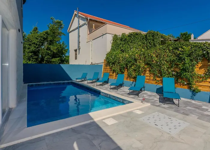 Vikendica Family Friendly House With A Swimming Pool - Lozice, - 23513