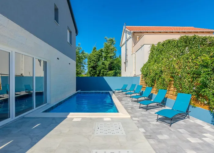 Family Friendly House With A Swimming Pool - Lozice, - 23513