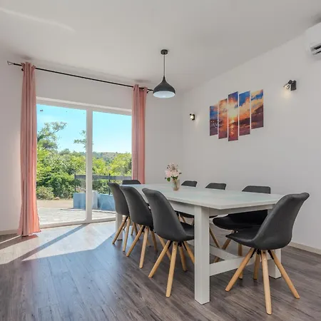 Feriehus Family Friendly House With A Swimming Pool - Lozice, - 23513 *