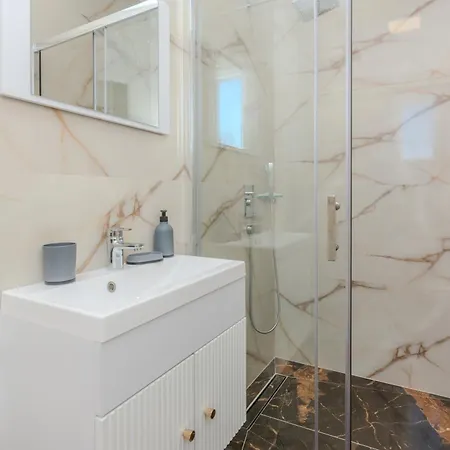 Family Friendly House With A Swimming Pool - Lozice, - 23513 * Vir