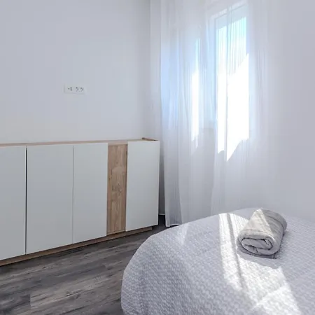 Family Friendly House With A Swimming Pool - Lozice, - 23513