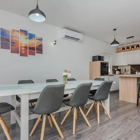 Holiday home Family Friendly House With A Swimming Pool - Lozice, - 23513