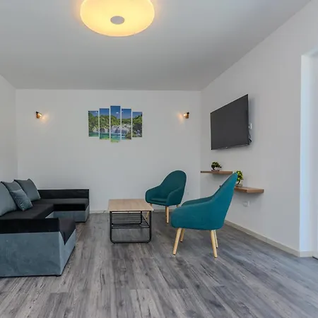 Family Friendly House With A Swimming Pool - Lozice, - 23513