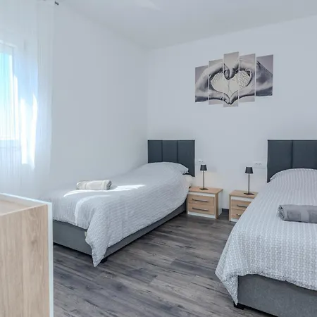 Family Friendly House With A Swimming Pool - Lozice, - 23513 *