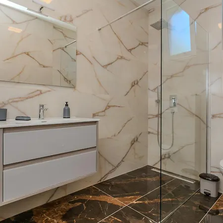 Family Friendly House With A Swimming Pool - Lozice, - 23513 * Vir