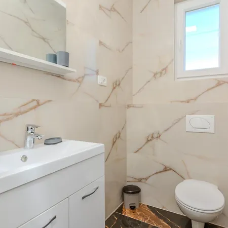 Family Friendly House With A Swimming Pool - Lozice, - 23513 Prázdninový dům