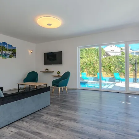 Family Friendly House With A Swimming Pool - Lozice, - 23513