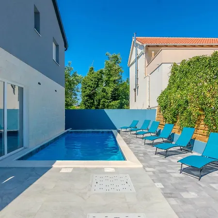 Family Friendly House With A Swimming Pool - Lozice, - 23513