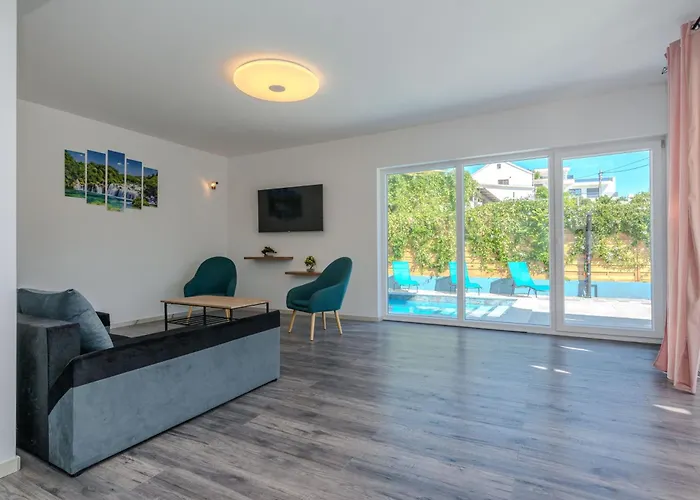 Family Friendly House With A Swimming Pool - Lozice, - 23513